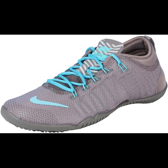 womens nike shoes with swoosh on toe